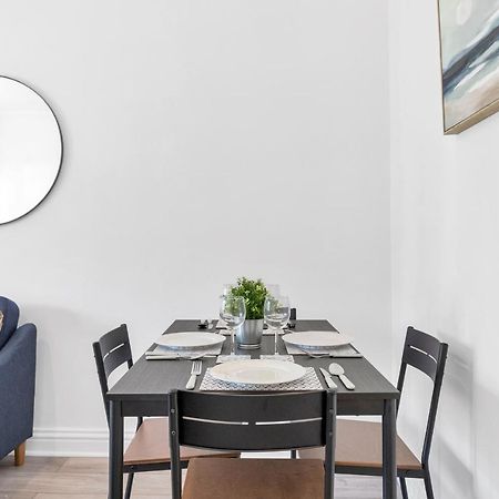 Modern Two Bedroom Apartment With Free Parking! Londres Extérieur photo