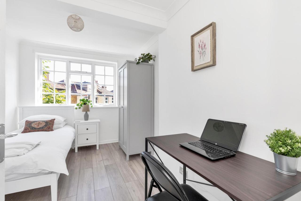 Modern Two Bedroom Apartment With Free Parking! Londres Extérieur photo