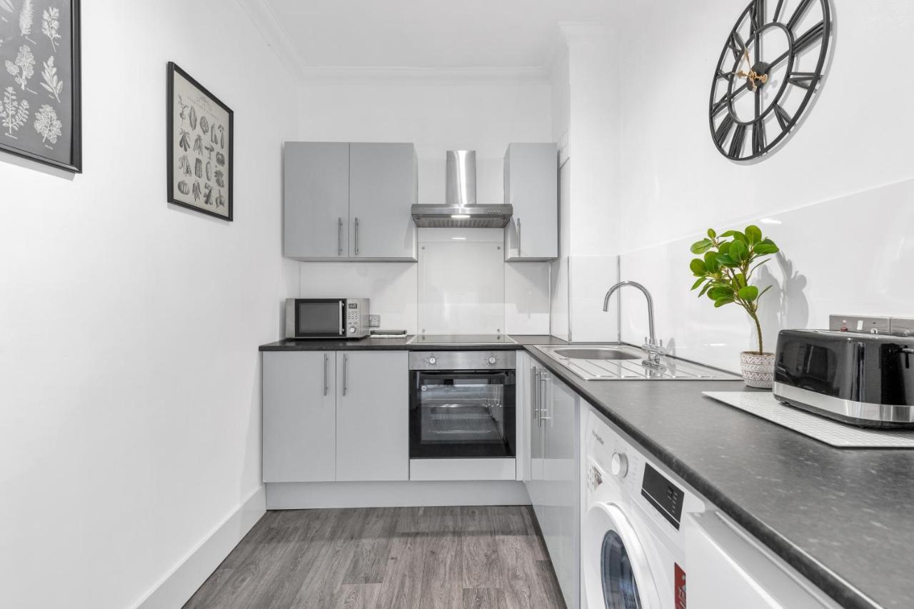 Modern Two Bedroom Apartment With Free Parking! Londres Extérieur photo