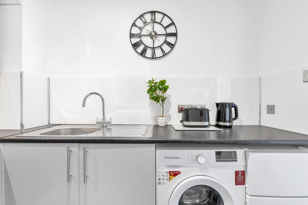 Modern Two Bedroom Apartment With Free Parking! Londres Extérieur photo
