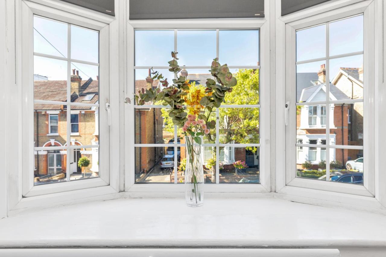 Modern Two Bedroom Apartment With Free Parking! Londres Extérieur photo