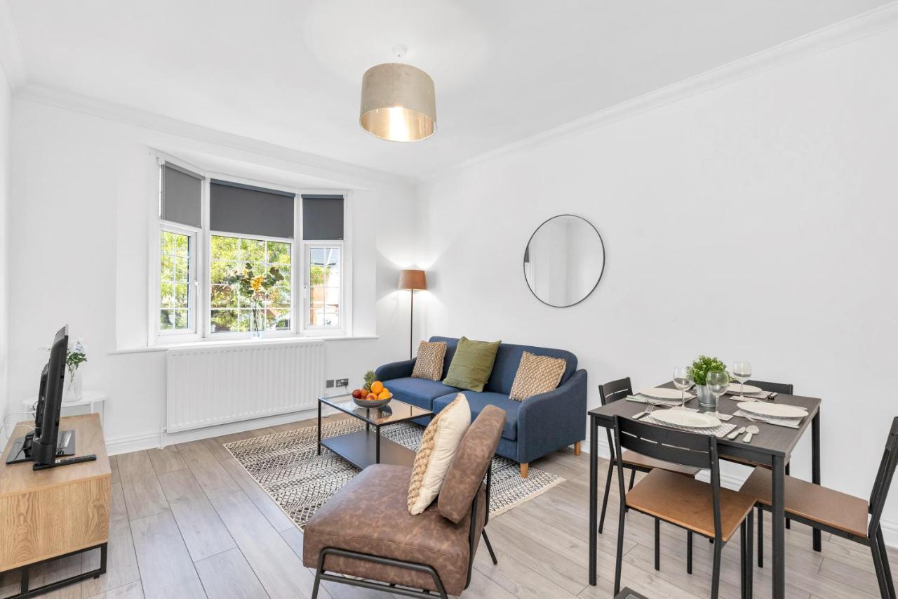 Modern Two Bedroom Apartment With Free Parking! Londres Extérieur photo