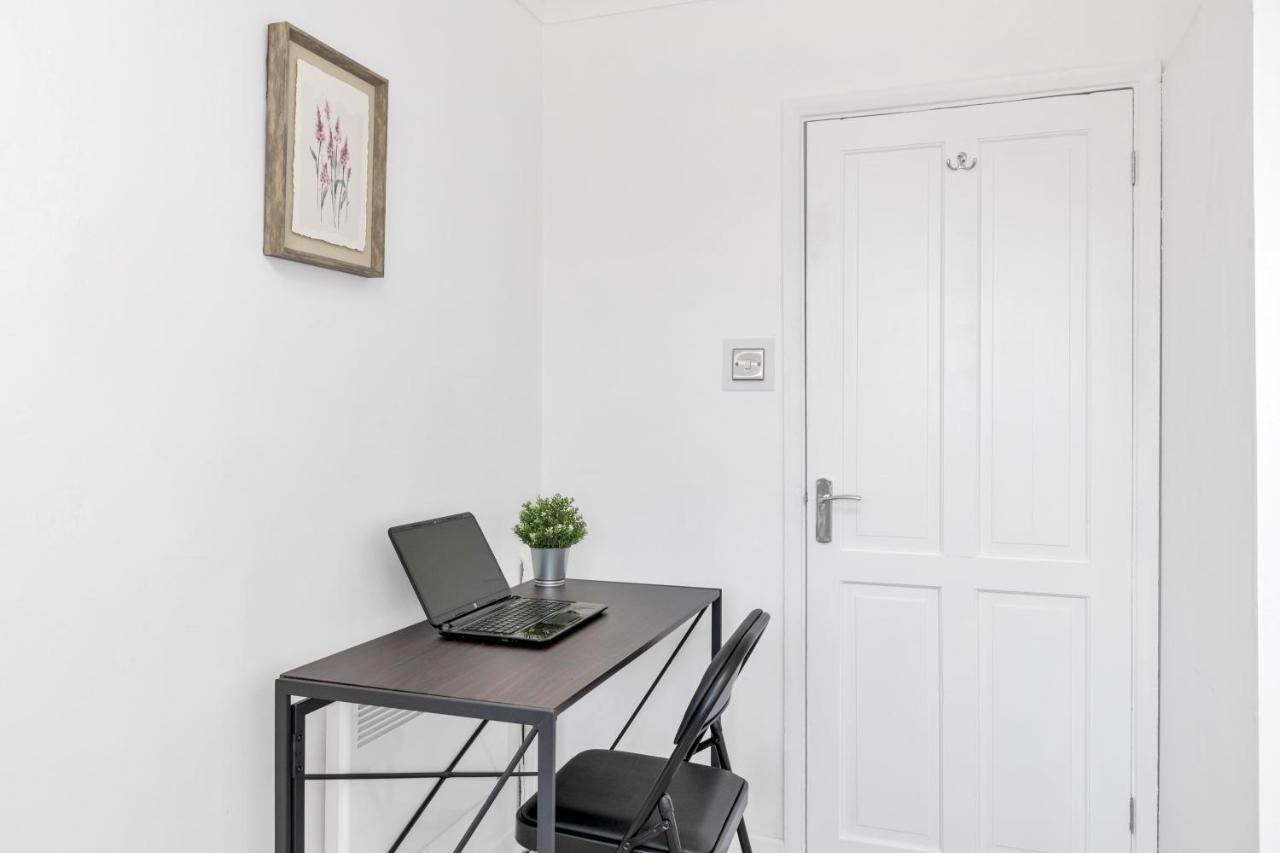Modern Two Bedroom Apartment With Free Parking! Londres Extérieur photo