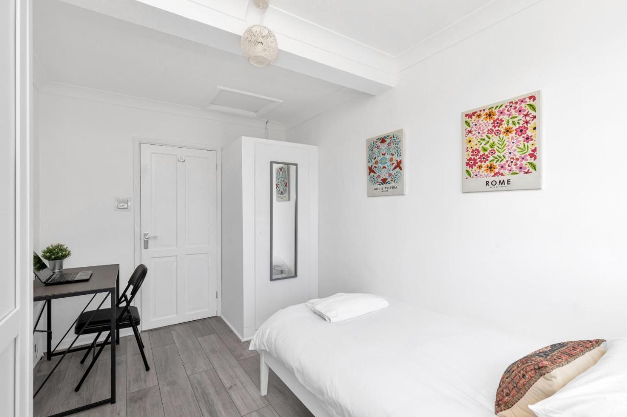 Modern Two Bedroom Apartment With Free Parking! Londres Extérieur photo